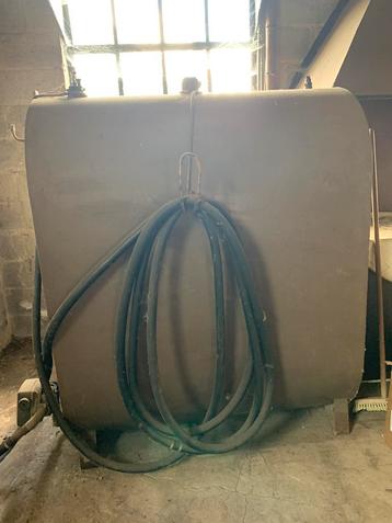 Oude brandstoftank 1200 liter beschikbaar voor biedingen