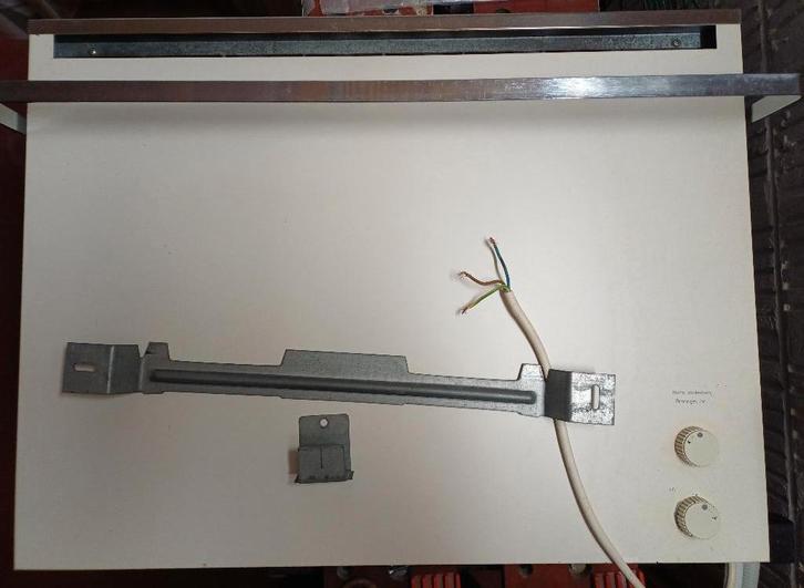 Convector voor elektrische verwarming, Doe-het-zelf en Bouw, Verwarming en Radiatoren, Gebruikt, Radiator, 800 watt of meer, 30 tot 80 cm