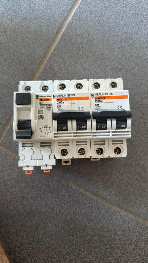 Merlin Gerin differentieel + 2 automaten 16A, Hobby en Vrije tijd, Elektronica-componenten, Zo goed als nieuw, Ophalen of Verzenden