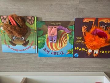 Kinderboeken met handpop beschikbaar voor biedingen