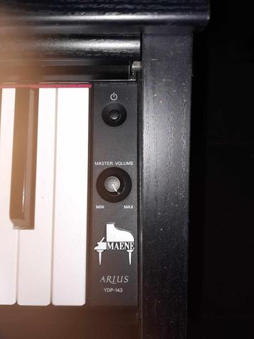 digitale piano Yamaha Arius YDP-143 beschikbaar voor biedingen