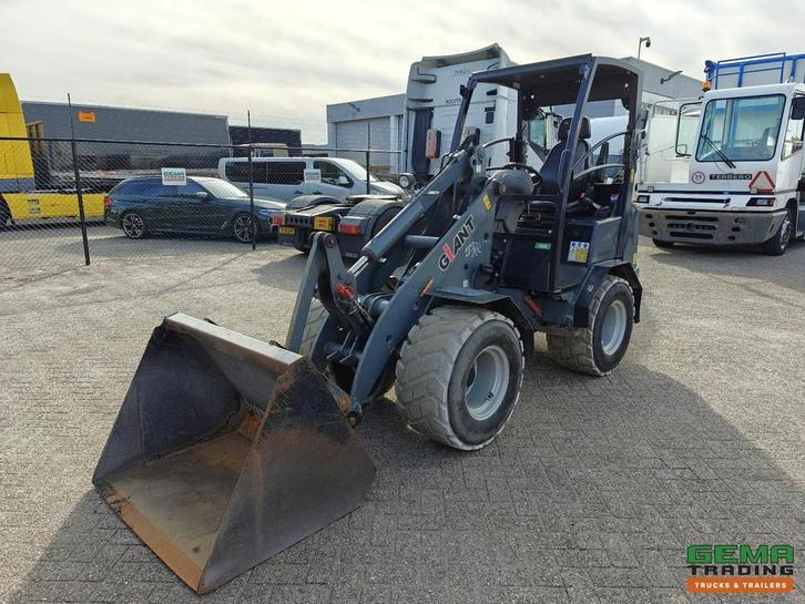 Giant V452T 3585 uren - Wiellader - Landbouw Kenteken - Vang, Zakelijke goederen, Machines en Bouw | Kranen en Graafmachines, Graaflaadcombinatie