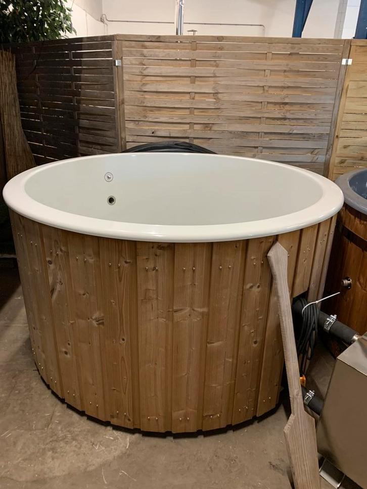 Hottub | externe kachel | bubbels | massagejets | LED, Tuin en Terras, Zwembad-toebehoren, Zo goed als nieuw, Afdekzeil, Ophalen