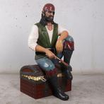 Statue de pirate 146 cm - pirate sur coffre au trésor