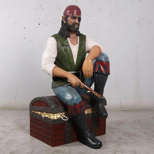 Statue de pirate 146 cm - pirate sur coffre au trésor, Collections, Statues & Figurines, Neuf, Enlèvement