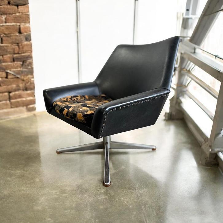 Vintage zwarte fauteuil. / stoel / eenzit met stervoet, Antiek en Kunst, Antiek | Meubels | Stoelen en Sofa's, Ophalen of Verzenden