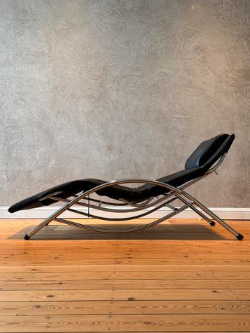 Vintage jaren ‘80 relaxstoel. Zwart leer. beschikbaar voor biedingen
