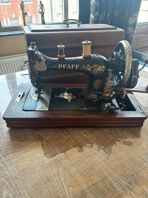 PFAFF G.M  of Kaiserslautem (Germany) 1945, Antiek en Kunst, Antiek | Naaimachines, Ophalen
