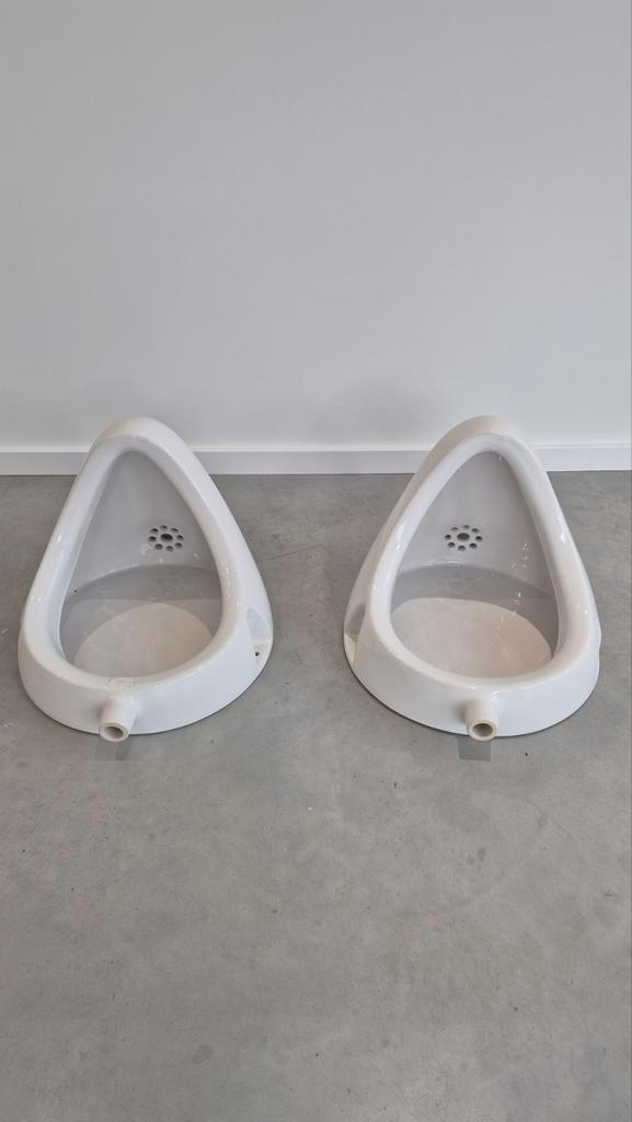 2 nieuwe keramische urinoirs – ongebruikt, Doe-het-zelf en Bouw, Sanitair, Ophalen