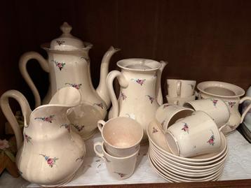 Mooi servies beschikbaar voor biedingen