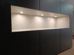 3-DELIGE VITRINE MET DONKERGRIJZE LED-SPOT, Ophalen, VITRINE BUFFET, Teakhout, Nieuw
