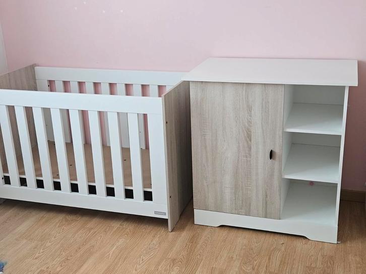 Babybed + Commode kast, Kinderen en Baby's, Kinderkamer | Complete kinderkamers, Zo goed als nieuw, Ophalen