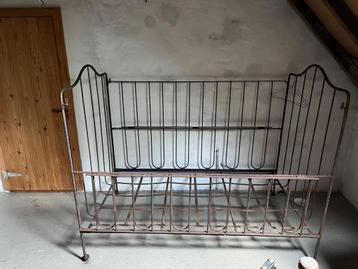 Antiek kinderbed - ophalen nu zaterdag 11/10 beschikbaar voor biedingen