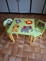 Kindertafel met 2 stoeltjes., Gebruikt, Ophalen