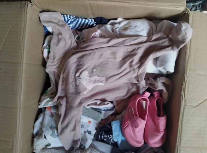 Volledige doos babykleding maat 50-56, Kinderen en Baby's, Babykleding | Maat 56, Zo goed als nieuw, Jongetje of Meisje, Setje