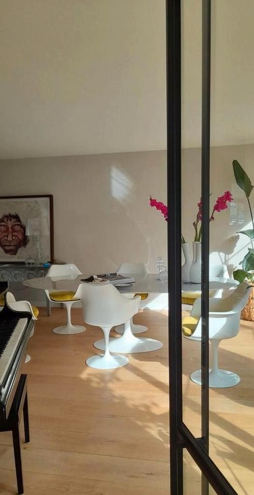 Tulipe in outdoors céramique tafels eero saarinen stoelen, Huis en Inrichting, Stoffering | Vloerbedekking, Zo goed als nieuw