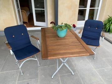 Terrastafel en fauteuils beschikbaar voor biedingen