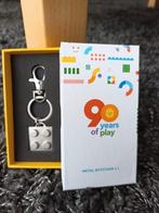 LEGO metalen sleutelhanger collector's item 90 Years of play, Nieuw, Complete set, Ophalen of Verzenden, Lego