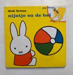 Nijntje en de bal Dick Bruna kartonnen flip-boekje, Boeken, Ophalen of Verzenden, Gelezen, Dick Bruna, Uitklap-, Voel- of Ontdekboek