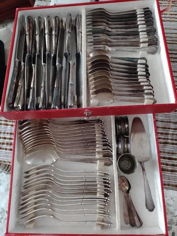 Ménagère/Coffret de 51 couverts en métal argenté, Enlèvement