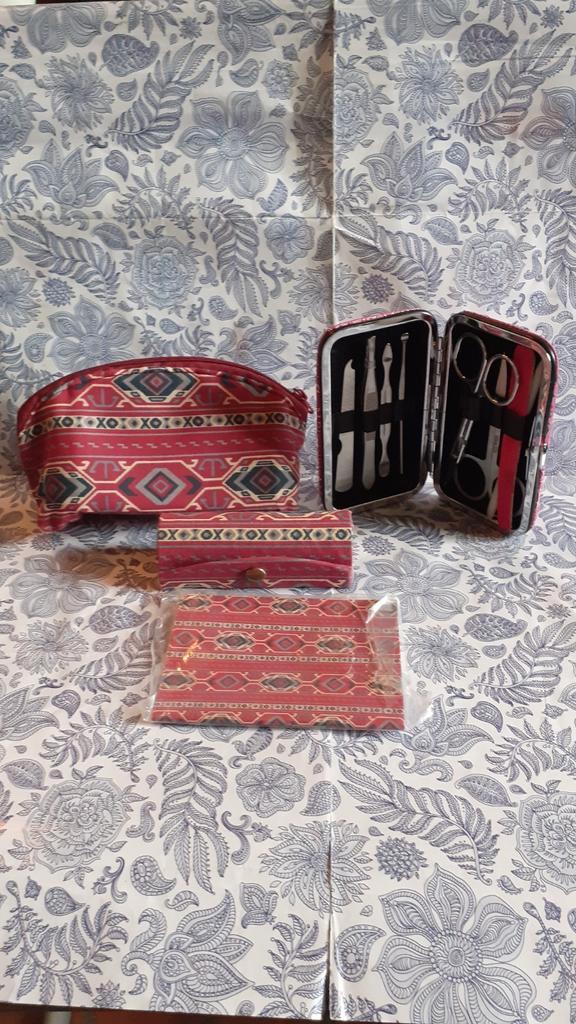 Ensemble trousse et set manucure, Bijoux, Sacs & Beauté, Accessoires Autre, Enlèvement ou Envoi