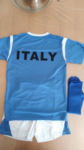Voetbaluitrusting Italië. Kinderen, 10-12-14 jaar (nieuw)