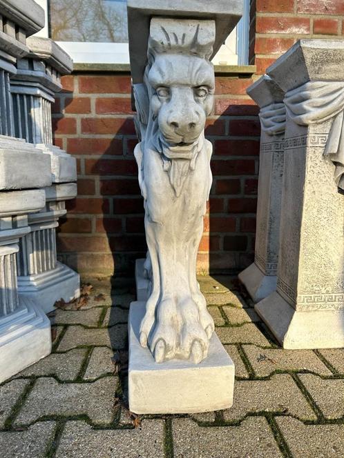 Unieke Zuil met Leeuw - 72 cm - Sokkel - Volledig Steen, Tuin en Terras, Tuinbeelden, Dierenbeeld, Steen, Ophalen of Verzenden