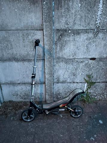 Space Scooter Mat Zwart beschikbaar voor biedingen