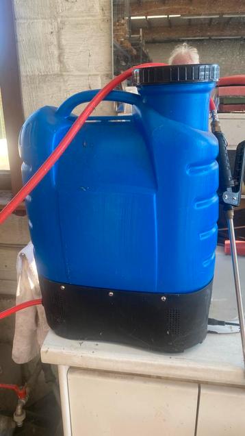 Tuinsproeier op batterij beschikbaar voor biedingen