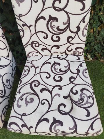 2 chaises tissus et bois beschikbaar voor biedingen