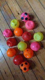 14 plastiek ballen, Ophalen, Zo goed als nieuw