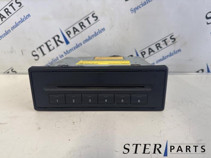 Changeur de CD d'un Mercedes E-Klasse, Autos : Pièces & Accessoires, Électronique & Câbles, Mercedes-Benz, Utilisé, 3 mois de garantie