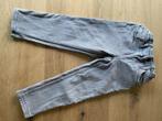 grijze jeansbroek maat 110 of 5 jaar, Enfants & Bébés, Vêtements enfant | Taille 110, Enlèvement ou Envoi, Neuf, Garçon, Pantalon