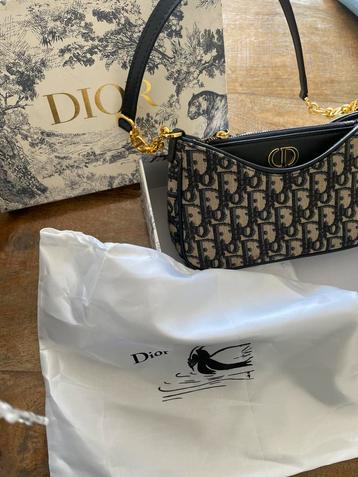 Blauwe Dior tas beschikbaar voor biedingen