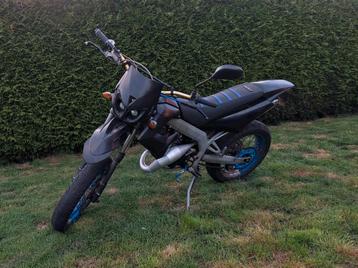 Derbi senda 50 cc, Fietsen en Brommers, Brommers | Derbi, Ophalen of Verzenden, Zo goed als nieuw