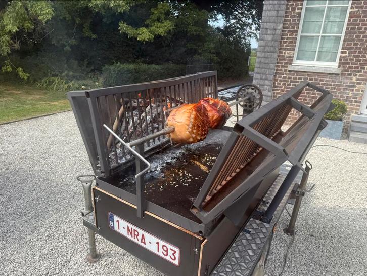 Tournebroche sur remorque BBQ/méchoui 100€/week-end, Tuin en Terras, Houtskoolbarbecues, Zo goed als nieuw, Ophalen
