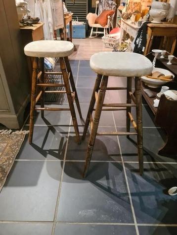 Set van 2 houten barkrukken  beschikbaar voor biedingen