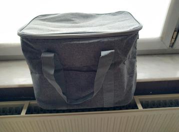 Grijze koeltas, inhoud 30 liter beschikbaar voor biedingen