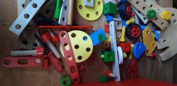 Houten knutselset beschikbaar voor biedingen