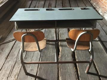 retro dubbel schoolbureau (4 tot 8 jaar) beschikbaar voor biedingen