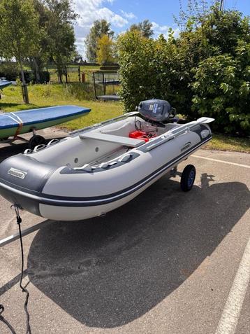 Rubber boot met motor beschikbaar voor biedingen