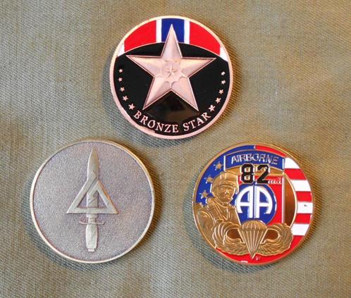 LOT de 3 PIECES  US., Verzamelen, Militaria | Algemeen, Overige soorten, Embleem of Badge, Verzenden
