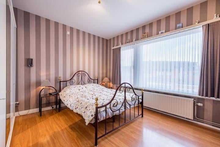 Tweepersoonsbed (incl matras) met nachttafeltjes, Huis en Inrichting, Slaapkamer | Bedden, Ophalen