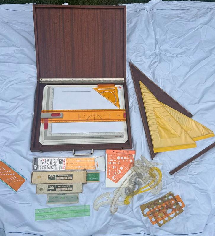 Planche à dessin Rotring + équerres dans coffre sur mesure, Hobby & Loisirs créatifs, Dessin, Comme neuf, Enlèvement ou Envoi