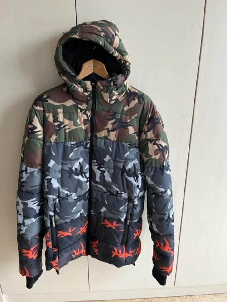 camouflage winter/ski jas Super Dry Small, Kinderen en Baby's, Kinderkleding | Maat 176, Zo goed als nieuw, Jongen, Jas, Ophalen of Verzenden