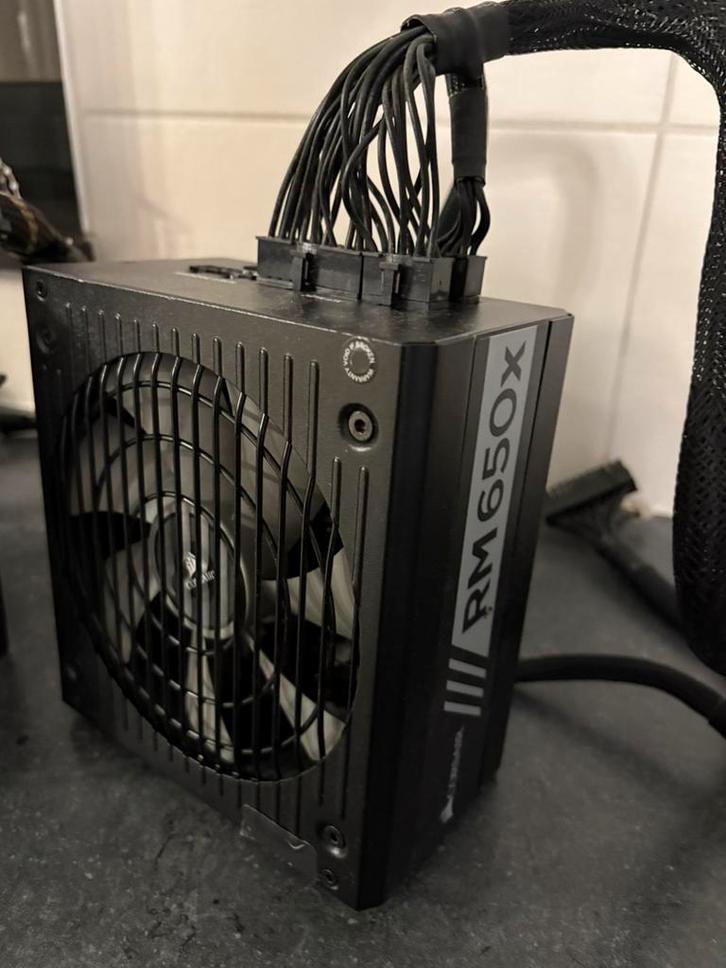 Corsair RM650x, Computers en Software, Interne voedingen, Zo goed als nieuw, Ophalen