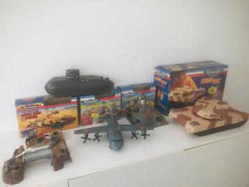 Lot vintage Micro Machines Military Galoob 1992 + enk dozen beschikbaar voor biedingen