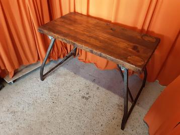 ancien établi  de plombier table industrielle loft décoratio disponible aux enchères