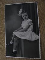 Vintage portret foto kind meisje met strik, 1940 tot 1960, Foto, Zo goed als nieuw, Kind