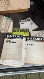 Lot Suzuki parts Catalogus 125 tot 1000cc Ts/Gs/Gt/T, Livres, Catalogues & Dépliants, Utilisé, Catalogue, Enlèvement ou Envoi